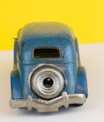 Jouet mecanique ancien voiture tole Germany Ford V8